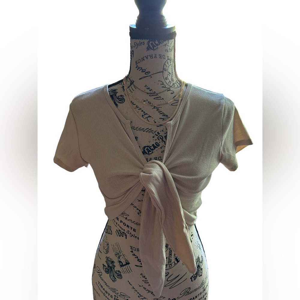 NWT Front Knot Crop Top